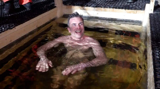 «Холодно, но круто!» — в крещенском купании приняли участие двое иностранцев