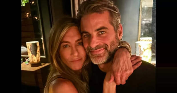 Дженнифер Энистон опубликовала редкое фото с бойфрендом-гипнотерапевтом