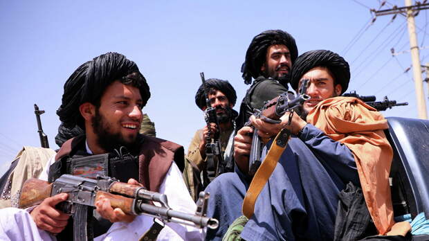 Боевики Талибана* возле аэропорта Кабула - РИА Новости, 1920, 24.09.2021