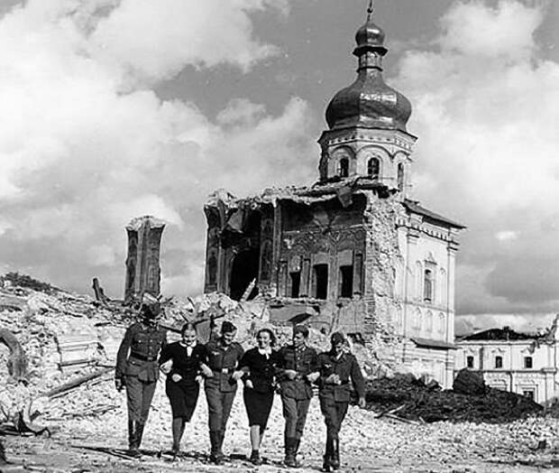 Зачем немцы взорвали Успенский собор Киево-Печерской лавры