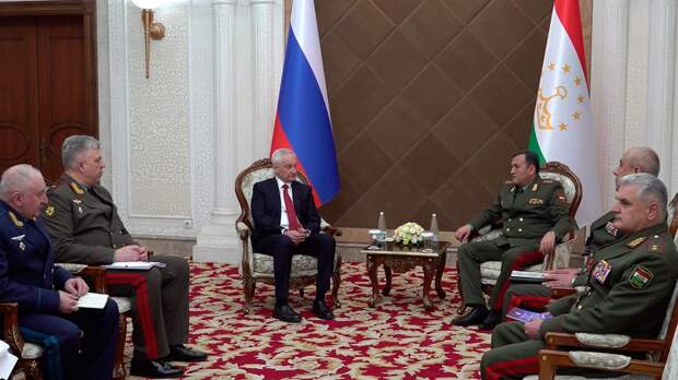Белоусов провел переговоры с министром обороны Таджикистана Собирзодой