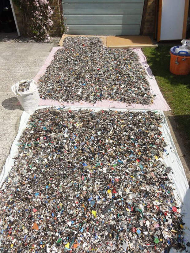 Роб Арнольд - собрал 35 мешков мусора и отсортировал его. Получилось довольно интересно Роб Арнольд, в мире, вещи, лего, люди, музей, мусор, пляж