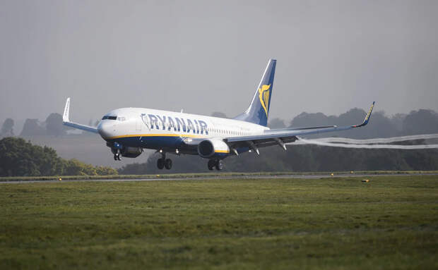 "Опять - двадцать пять". Лайнер RYANAIR экстренно посадили в Берлине: по той же схеме, что и ранее в Минске.