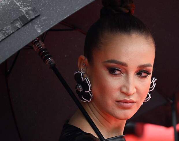 Бузова рассказала о спорах с Галустяном