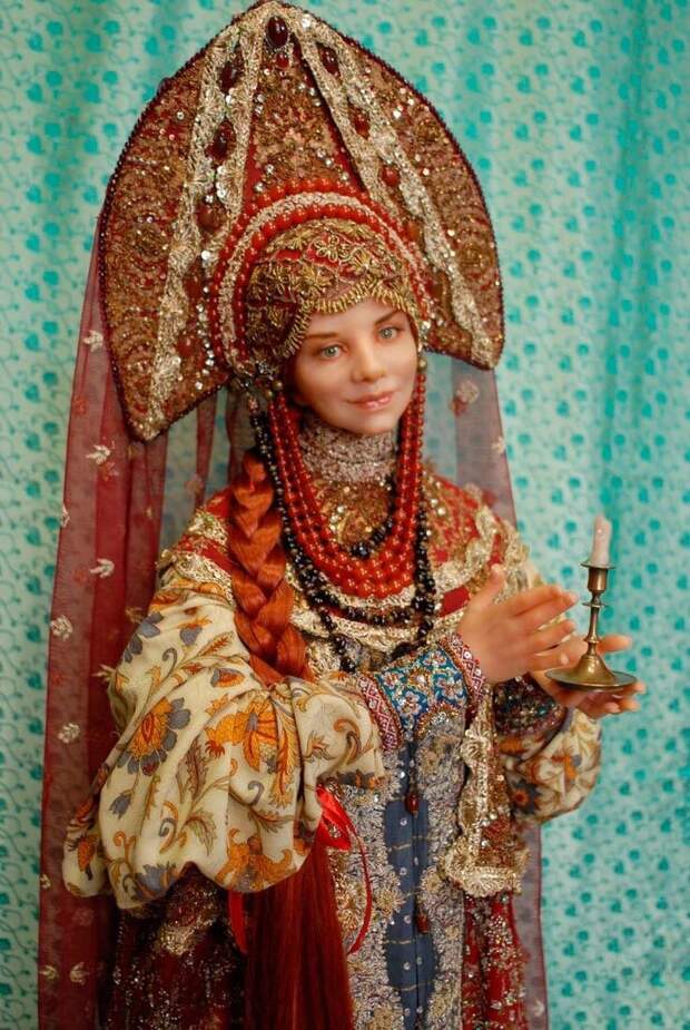 Потрясающим талантом обладает Алена Абрамова - она создает невероятно реалистичных кукол. Кукол с душой. Они словно живые, настолько четко продуманы и воплощены все детали задуманного образа.-3-2