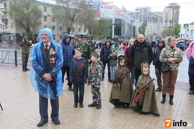 В Рязани прошла церемония возложения цветов и гирлянды Воинской славы