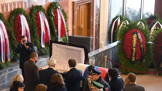 В Подмосковье началась церемония прощания с космонавтом Леоновым