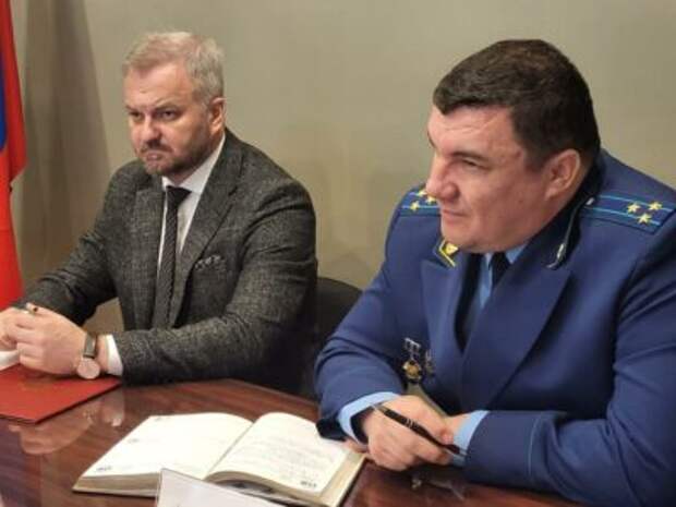 На площадке уполномоченного по защите прав предпринимателей состоялся совместный прием предпринимателей с Хабаровским транспортным прокурором Валерием Иванюшевым