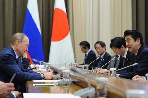 СМИ: Япония пообещает России исключить южные Курилы из договора о безопасности с США