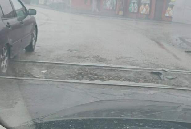 Макеевка, Капитальная. Переезд перед кольцом. Автомобили бампера отрывают на раз-два. Новый асфальт сделали, но переезд "это не наше", как обычно? Где...