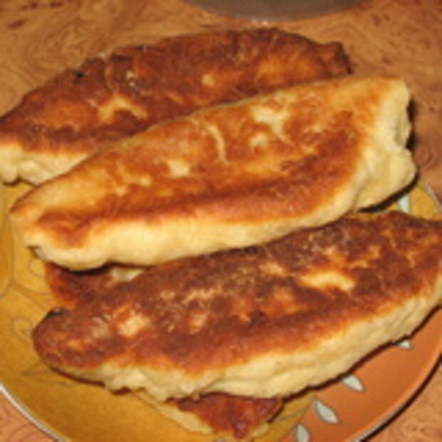 Жареные пирожки с мясом, яблоками