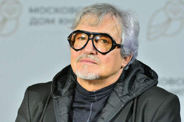 Телеведущий Дибров заявил, что роман на съемках негативно влияет на кино