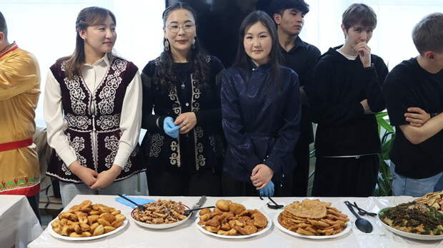 От итальянской пиццы до монгольского цуйвана. В АлтГТУ прошел фестиваль национальной кухни