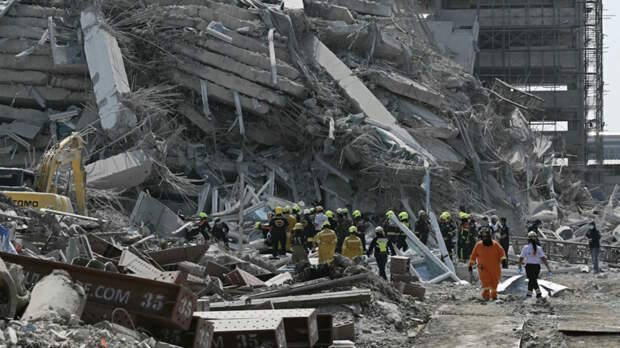 Десятки человек пропали без вести после обрушения здания в Бангкоке, пишет Khaosod