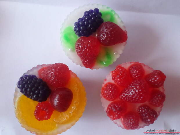 Как изготовить необычный подарок из натурального мыла и ароматизаторов. Фото №4