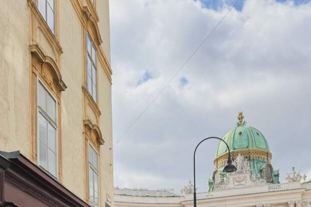 Жена певца Валерия Меладзе опубликовала его фото с дочерью