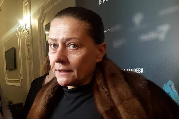 «Мне по барабану»: Голубкина прокомментировала слух, что ее отец Высоцкий