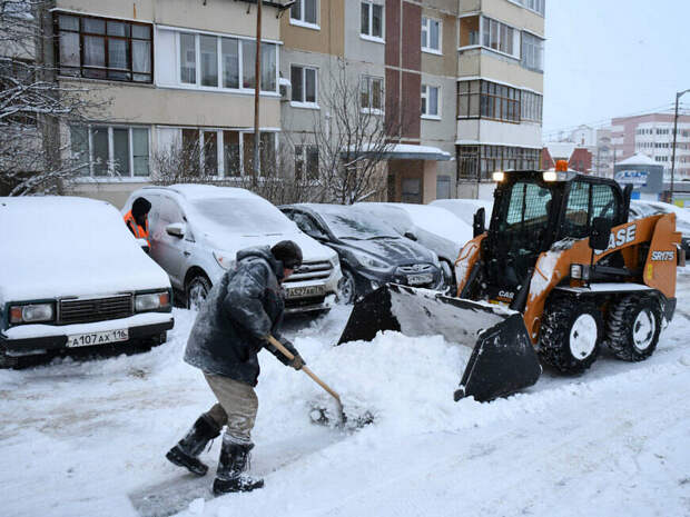 Во время снегопадов жилищникам Казани пришлось убирать 4 тыс. дворов по четыре-пять раз