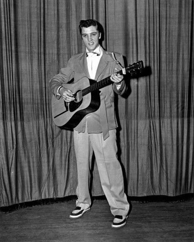 Музыкант в Мемфисе, 1955 год. Музыкант в Мемфисе, 1955 год.