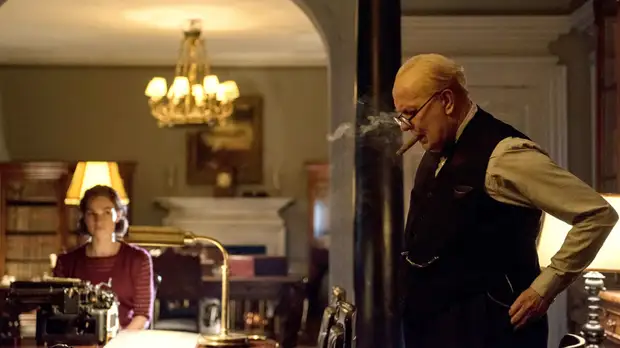 «Художественное изобретение»: Гари Олдмана и создателей фильма «Тёмные времена» обвинили в заимствовании чужих идей