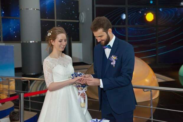 Свадебная церемония в планетарии/ Пресс-служба Управления ЗАГС Москвы