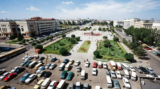 Донецк. Площадь Ленина. Стоянка перед Минугля. 1968 год https://t.me/webmoney_dn/319012