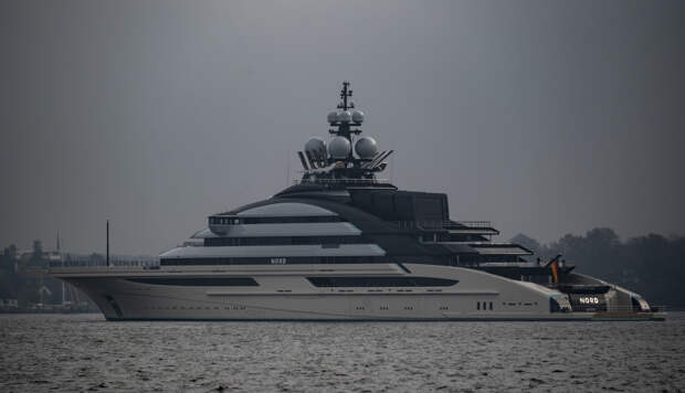 Яхта российского миллиардера прошла через заблокированный Ормузский пролив
