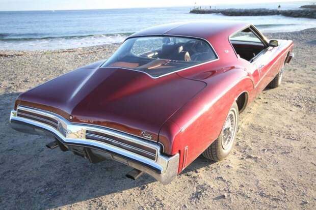 Buick Riviera “Boattail” (1973-1973). Двухдверное купе с вдигателем V8 работающим на бензине. Этот автомобиль уже имел электростеклоподъемники. Buick Riviera “Boattail” (1973-1973). Двухдверное купе с вдигателем V8 работающим на бензине. Этот автомобиль уже имел электростеклоподъемники. олдтаймер, ретро автомобили