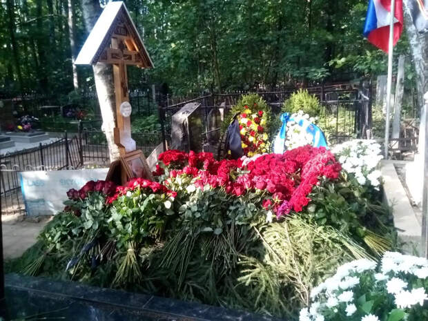 В Церкви напомнили о правилах ухода за могилой