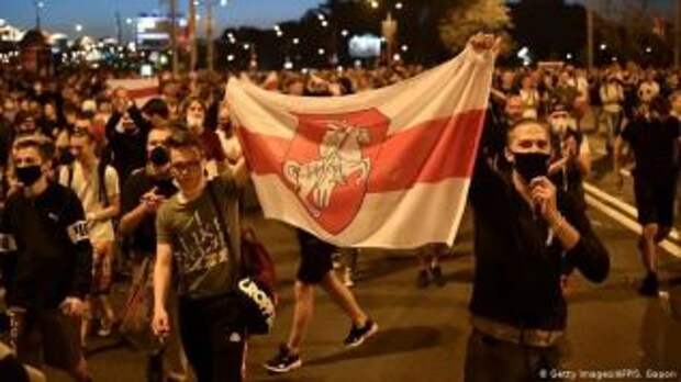 В Беларуси на массовые протесты вышла голая женщина ФОТО