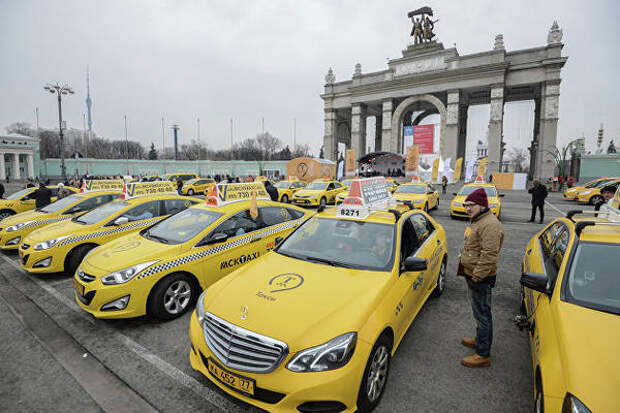 Сервисы такси в России отмечают рост поездок на фоне ослабления ограничений