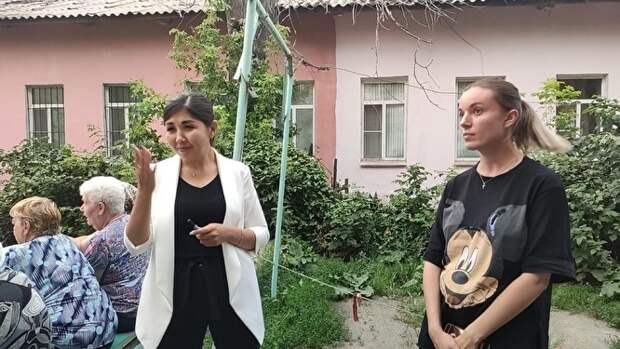 Айгуль Перцевая (слева)