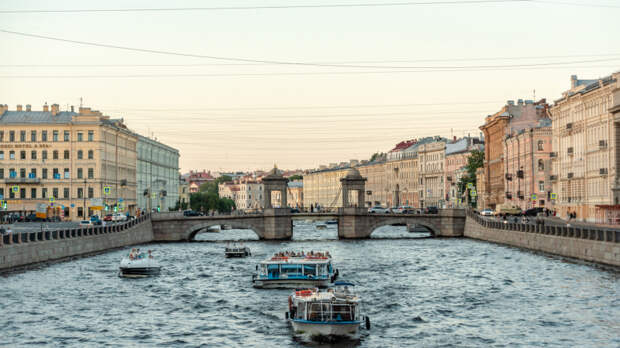 Нарушителей на реках и каналах Петербурга ждут "тяжеловесные" штрафы