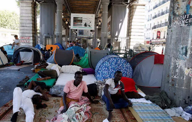 беженцы в париже фото 4 (700x448, 391Kb)