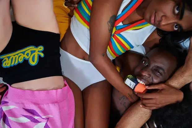 Сексуальный гедонизм в новой коллекции LOEWE Paula’s Ibiza 2022