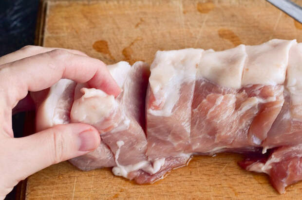 Гармошка из свинины на Новый год 2020 — одна из лучших мясных закусок к празднику