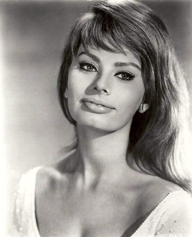 Сногсшибательная Софи Лорен во время съемок фильма "Миллионерша" (1960 г.)