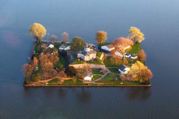 2. Остров Вильгельмштайн, Ганновер, Германия (ChristianSchd) На острове расположена крепость-музей. мир, остров, природа