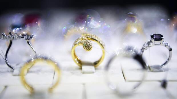 Стоит ли носить украшения умершей бабушки: что говорят психологи и эзотерики