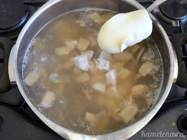 Грибной суп с плавленым сыром — 11 шаг