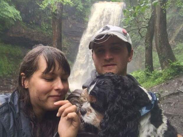 Экстремальная романтика: влюбленные чуть не упали в водопад во время предложения руки и сердца