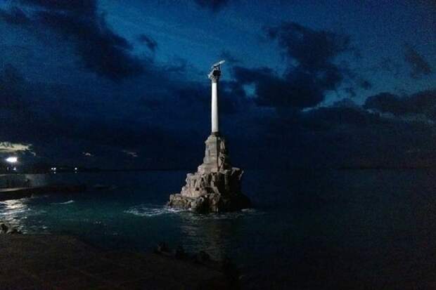 Около ста машин повреждены в ходе массированной атаки ВСУ на российский город