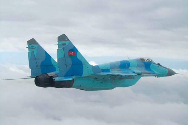 МиГ-29 ВВС Азербайджана упал в Каспийское море