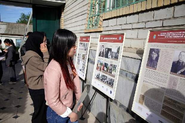 В Русском доме в Оше открылась передвижная фотовыставка Державинского "Во славу Родины, во имя Победы"