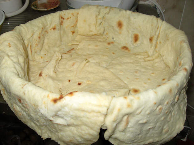 Мясной пирог из тонкого лаваша