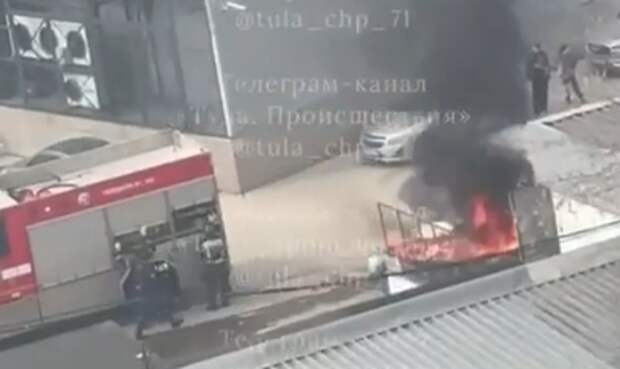 Около ТРЦ "Сарафан" в Туле произошел пожар