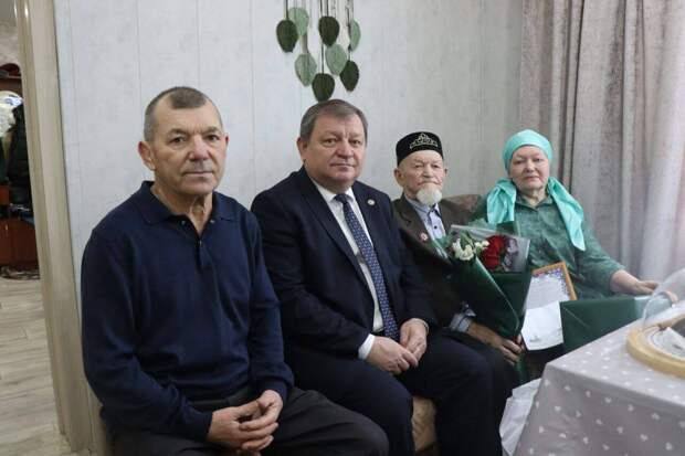 «Пусть наконец наступит мир»: фронтовик из Нурлатского района отметил 101 год