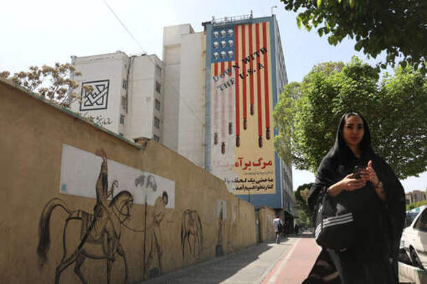 Политолог Мендкович: Трамп в 2026 году может начать с Ираном военный конфликт