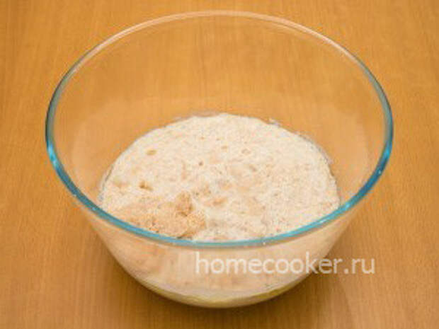 Dobavlyaem oparu v kefir s yajtsami 300x225 Дрожжевые пирожки