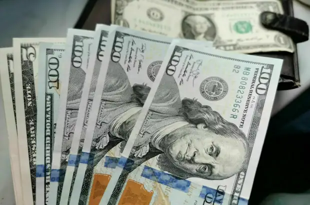 ЦБ установил курс доллара на 22 апреля ниже 75 рублей